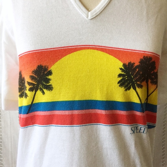 Speedo White V-Neck Collar Sunset print Shirt Med - Picture 3 of 4